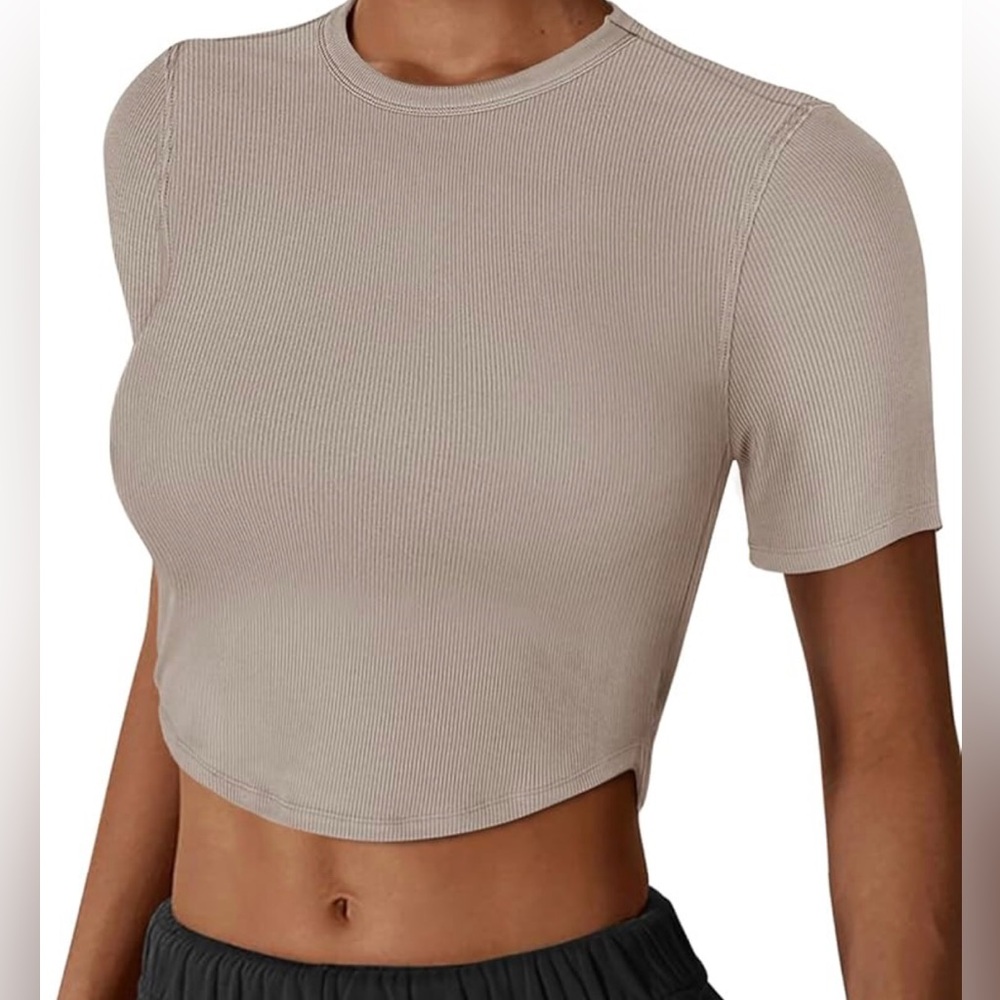 Lululemon tight cropped T-shirt - Picture 1 of 12
